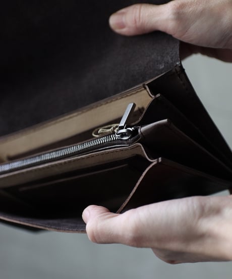 ALEKSANDR MANAMISアレクサンダーマナミ/ ALEKSANDR MANAMIS x tagliovivo Large Wallet / am-25011