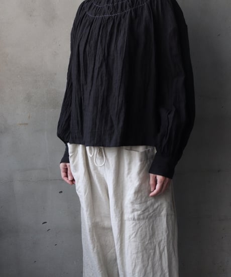 cavane キャヴァネ / Gathered stitch blouse linen100ブラウス / ca-26005