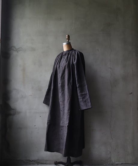 klauseクロイゼ / Belarus linen Gather shirt long length (鉄媒染) / kla-24009