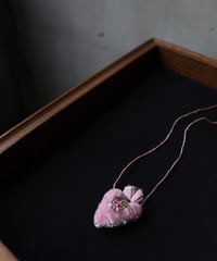 Antonia Rossi (Antomoon)/ Embroidered Heart Necklaceネックレス / An-25005