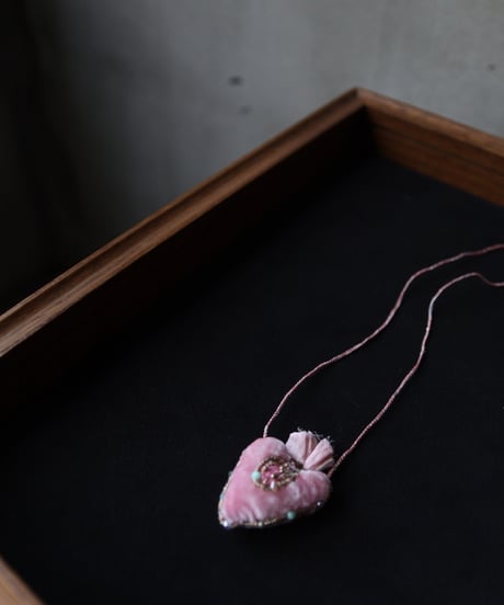 Antonia Rossi (Antomoon)/ Embroidered Heart Necklaceネックレス / An-25005