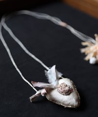 Antonia Rossi (Antomoon)/ Artisan Embroidered Heart Necklaceネックレス / An-26006