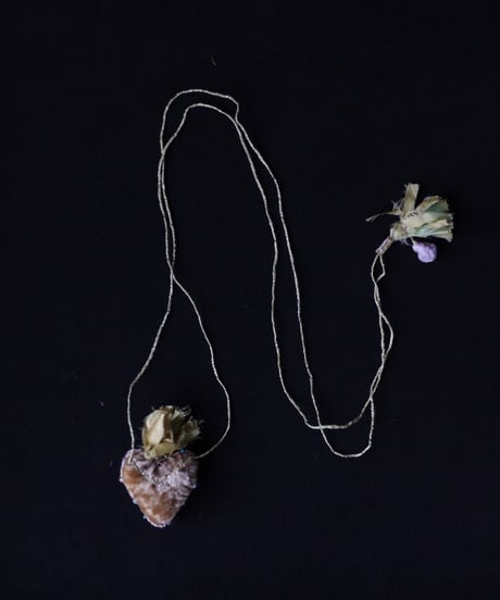 Antonia Rossi (Antomoon)/ Embroidered Heart Necklaceネックレス / An-25007