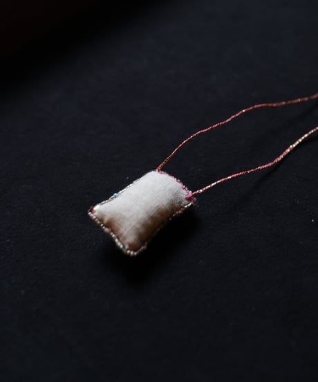 Antonia Rossi (Antomoon)/ Embroidered Square Heart Necklaceネックレス / An-25048