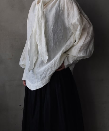 cavane キャヴァネ / Pull-over blouse with tie Linen100ブラウス / ca-26029