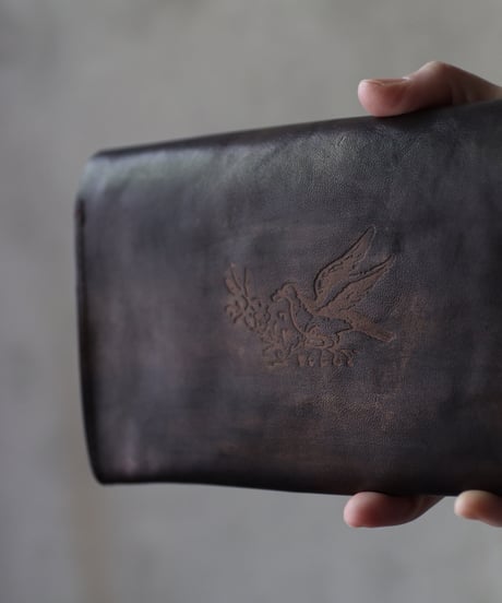 ALEKSANDR MANAMISアレクサンダーマナミ/ ALEKSANDR MANAMIS x tagliovivo Large Wallet / am-25011