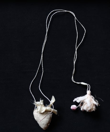 Antonia Rossi (Antomoon)/ Artisan Embroidered Heart Necklaceネックレス / An-26007
