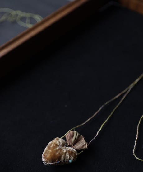 Antonia Rossi (Antomoon)/ Embroidered Heart Necklaceネックレス / An-25008