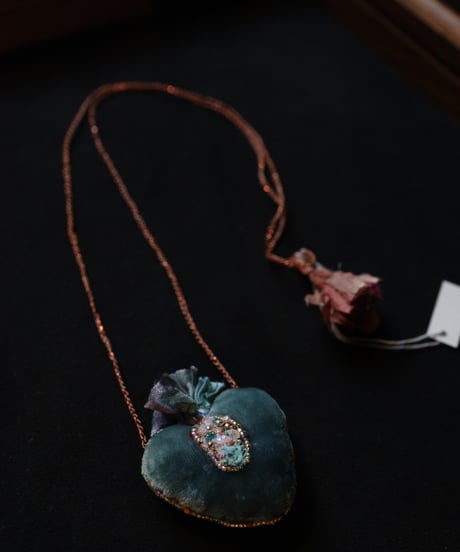 Antonia Rossi (Antomoon)/ Embroidered Heart Necklaceネックレス / An-24003