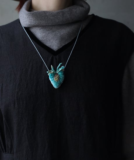 Antonia Rossi (Antomoon)/ Embroidered Heart Necklaceネックレス / An-25042