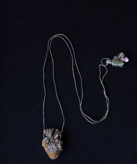 Antonia Rossi (Antomoon)/ Embroidered Heart Necklaceネックレス / An-25008
