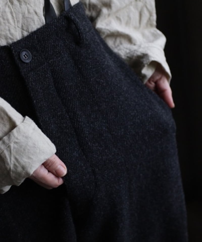 cavane キャヴァネ / Over pants with suspenders Woolパ