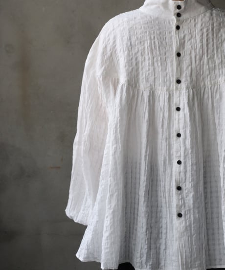 cavane キャヴァネ / Stand coll gathered chest linen & cottonブラウス / ca-26001