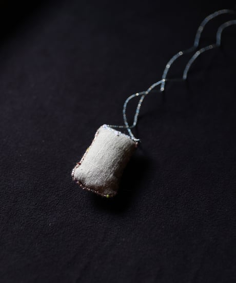 Antonia Rossi (Antomoon)/ Embroidered Square Heart Necklaceネックレス / An-25052