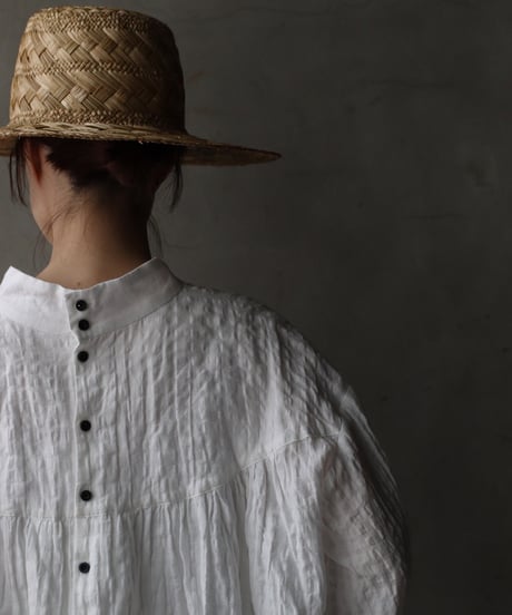 cavane キャヴァネ / Stand coll gathered chest linen&cottonブラウス / ca-26001A