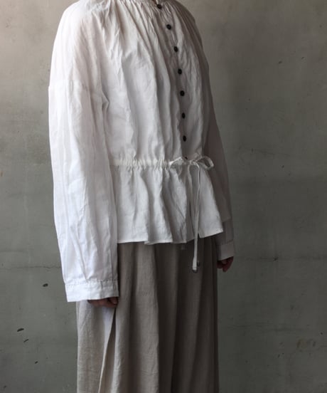 cavane キャヴァネ / Stand collar with waist drawstring blouse linen100ブラウス / ca-26059