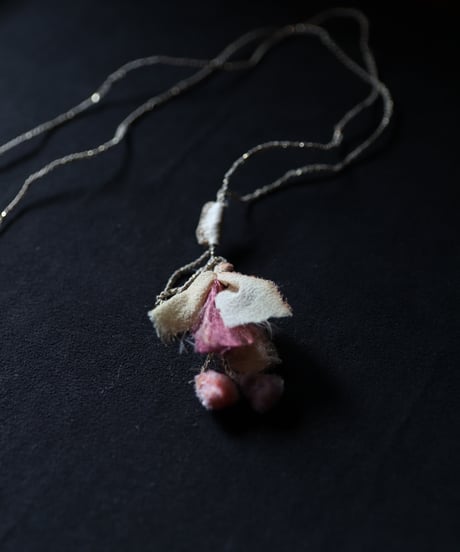 Antonia Rossi (Antomoon)/ Embroidered Heart Necklaceネックレス / An-25049