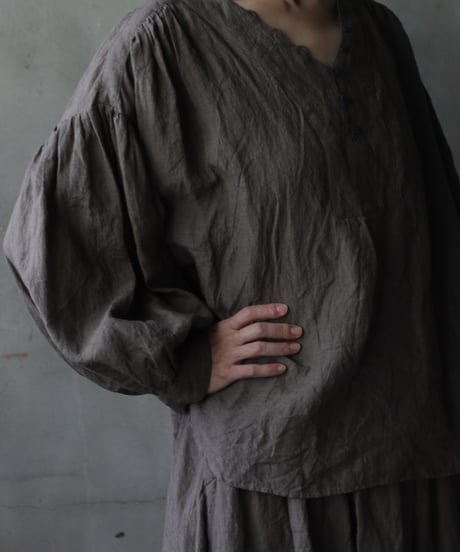 cavane キャヴァネ / V Pull-over blouse linen100ブラウス / ca-25144