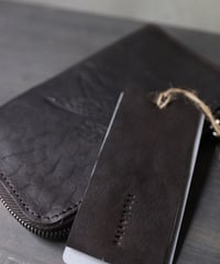 ALEKSANDR MANAMISアレクサンダーマナミ/ AM-T SOFFIETTO WALLET - BROWN革財布 /am-26016