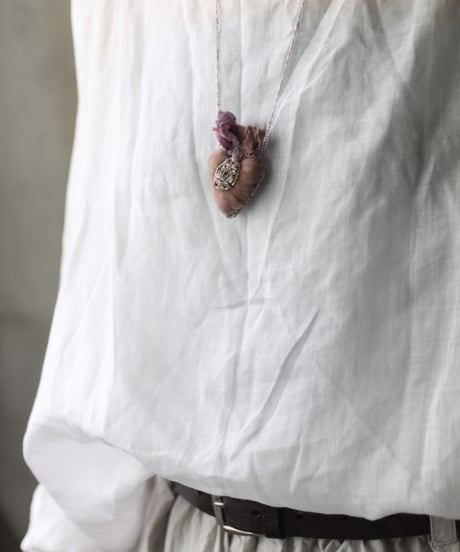 Antonia Rossi (Antomoon)/ Artisan Embroidered Heart Necklaceネックレス / An-26002