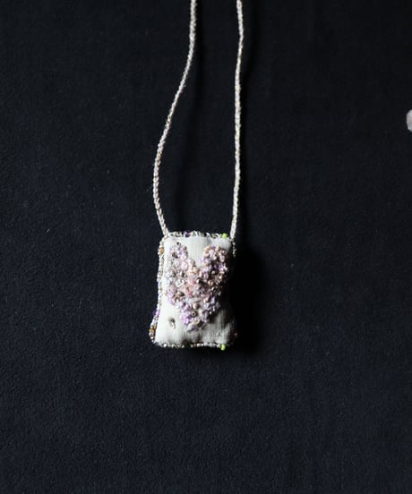 Antonia Rossi (Antomoon)/ Embroidered Square Heart Necklaceネックレス / An-25054