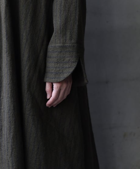 cavane キャヴァネ / Neckline switching dress wool100ワンピース / ca-25173
