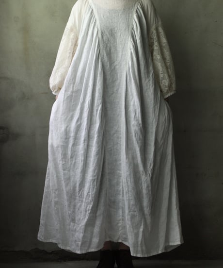cavane キャヴァネ / Dress with voluminous sleevesワンピース / ca-26082