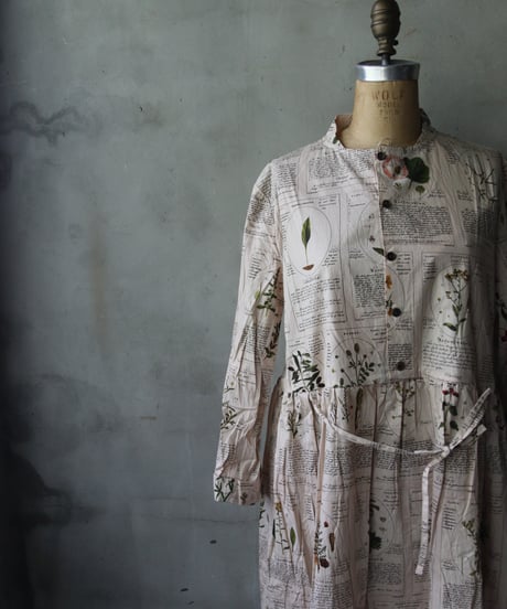 ALEKSANDR MANAMISアレクサンダーマナミ/ WINTER HERBARIUM LOOSE FRONT DRESSワンピース / am-24026