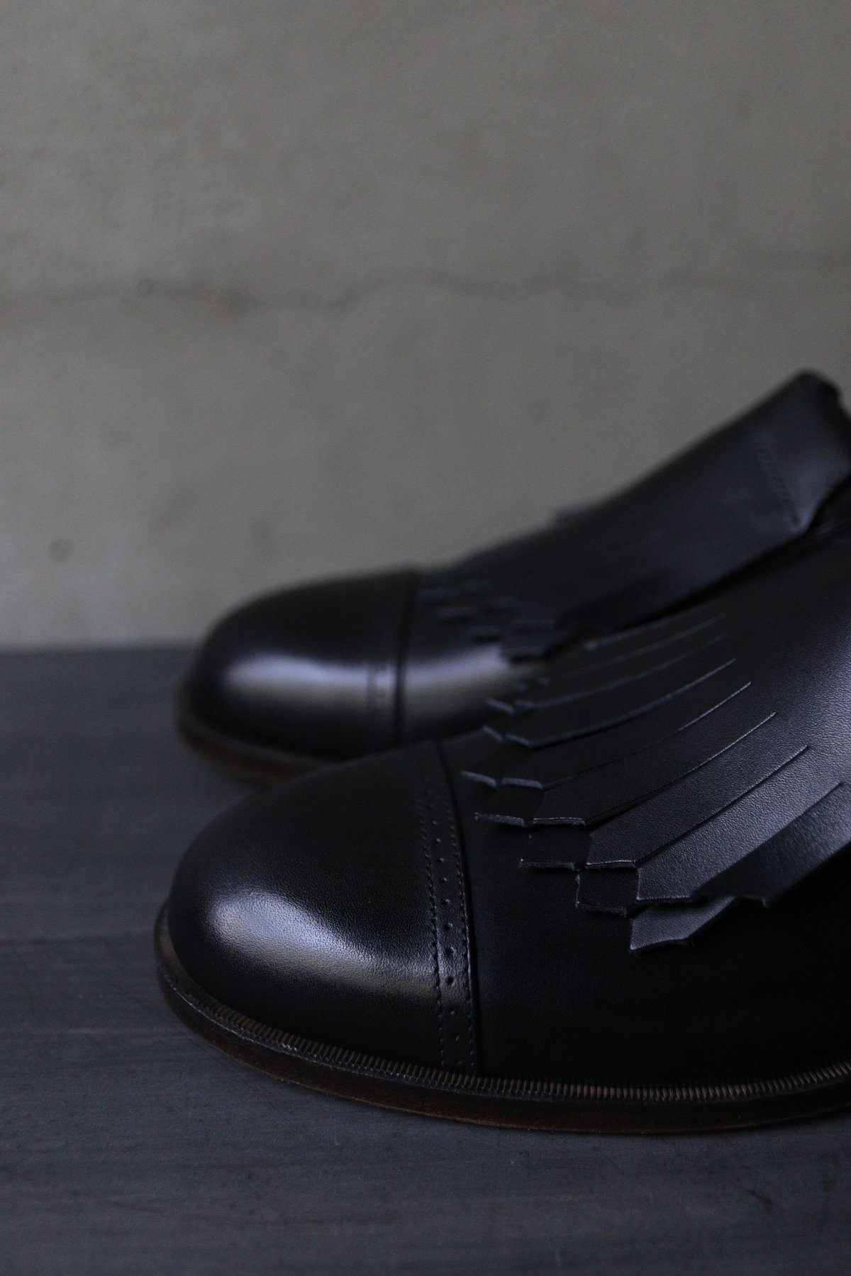formeフォルメ / T-strap straight tip with Fringe /
