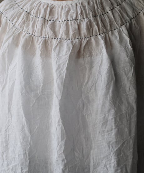 cavane キャヴァネ / Gathered stitch blouse linen100ブラウス / ca-26006