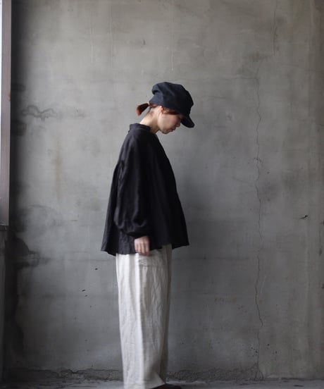 cavane キャヴァネ / Stand coll gathered chest linen100ブラウス / ca-25176