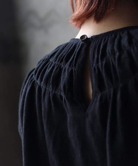 cavane キャヴァネ / Gathered stitch blouse linen & cottonブラウス / ca-25174