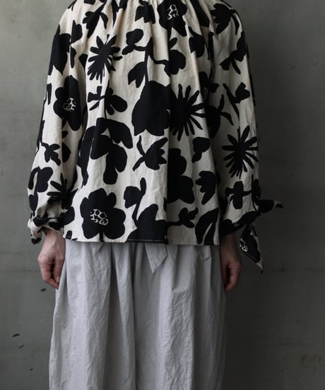 cavane キャヴァネ / Gather Neck Pullover Blouse linen&cottonブラウス / ca-26066