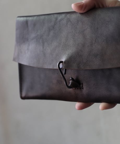 ALEKSANDR MANAMISアレクサンダーマナミ/ ALEKSANDR MANAMIS x tagliovivo Large Wallet / am-25011