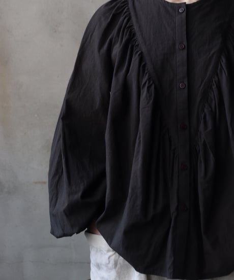 cavane キャヴァネ / 【受注予約】Stand-collar raglan cotton & linen blouseブラウス / ca-26007