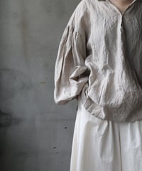cavane キャヴァネ / Back-tuck Pull over blouse linenブラウス / ca-25012