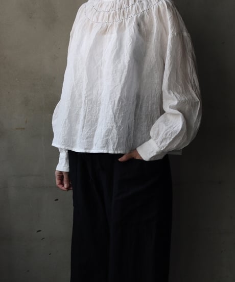 cavane キャヴァネ / Gathered stitch blouse linen100ブラウス / ca-26006