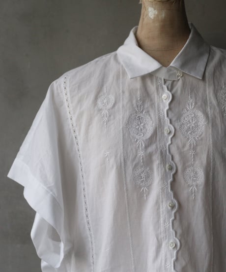 NATIVE VILLAGE ネイティブヴィレッジ / No.5/ Flowers that greet the morning 花刺繍ショートスリーブブラウス/ na-25011