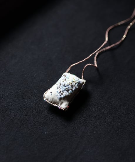 Antonia Rossi (Antomoon)/ Embroidered Square Heart Necklaceネックレス / An-25053