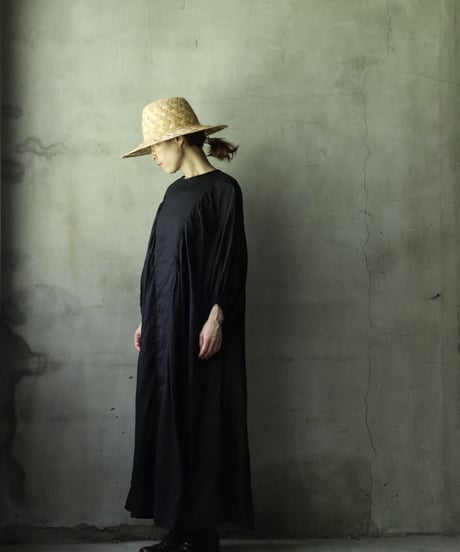 cavane キャヴァネ / Dress with voluminous sleevesワンピース / ca-26081
