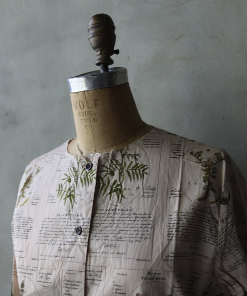 ALEKSANDR MANAMISアレクサンダーマナミ/ COLLARLESS WINTER