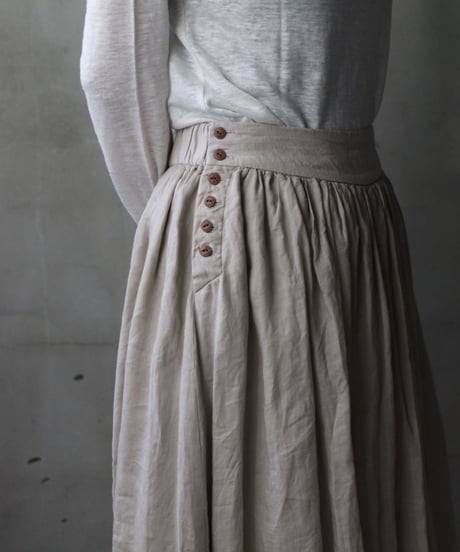 キャヴァネ cavane ラップ風タックロングスカート 美品 セール】ラップ風サテンロングスカート（スカート）｜YECCA VECCA