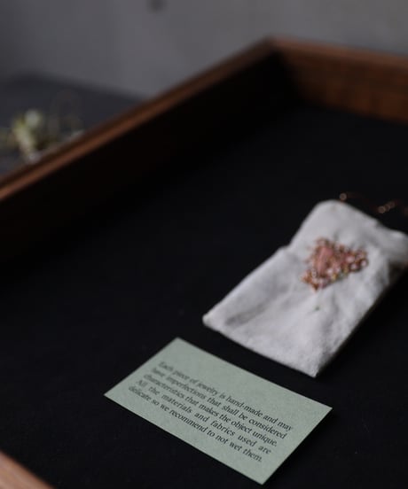 Antonia Rossi (Antomoon)/ Embroidered little pouch omamori vintage Necklaceネックレス / An-25012