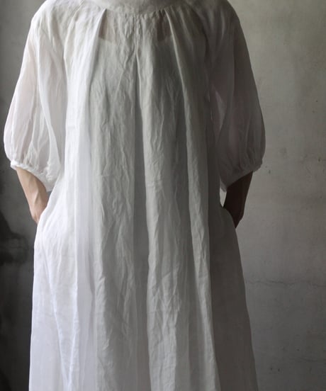 cavane キャヴァネ / Over Tuck Linen100 Dressワンピース / ca-25103