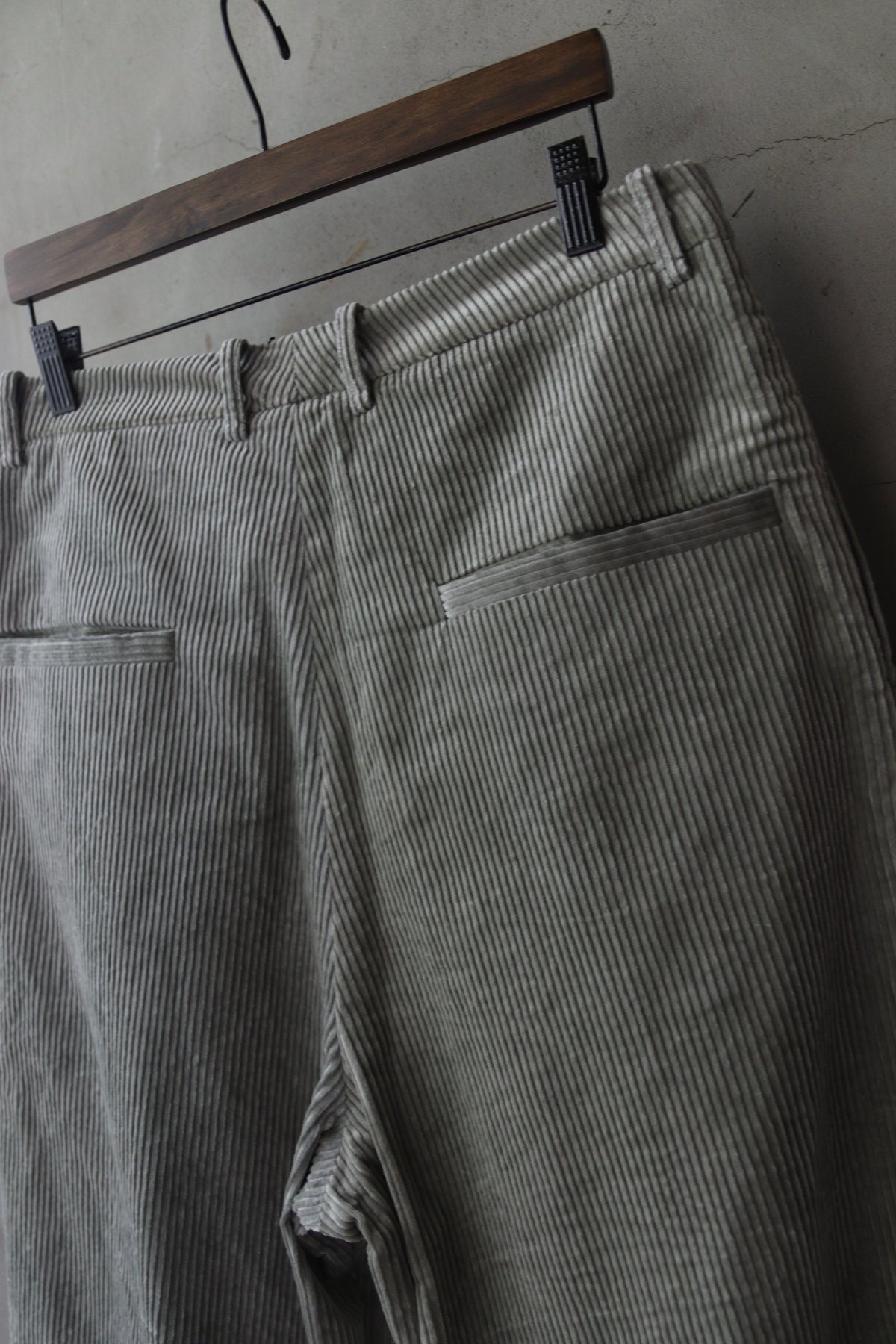 BIEK VERSTAPPEN / MALE PLEATED TROUSERSパンツ / Bi