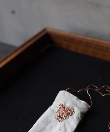 Antonia Rossi (Antomoon)/ Embroidered little pouch omamori vintage Necklaceネックレス / An-25012