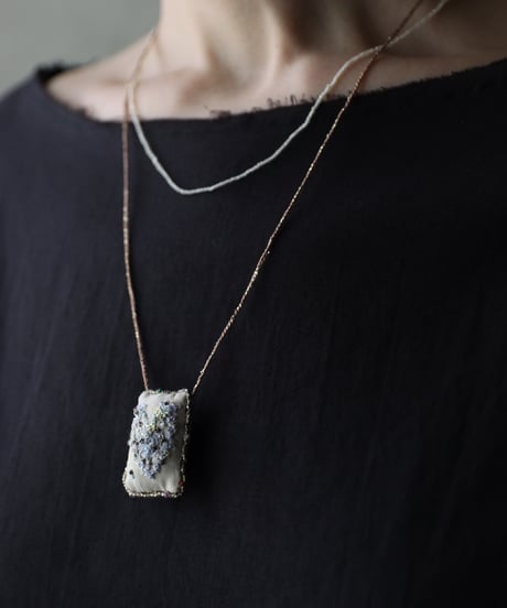 Antonia Rossi (Antomoon)/ Embroidered Square Heart Necklaceネックレス / An-26001