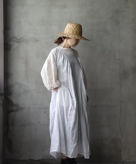 cavane キャヴァネ / Dress with voluminous sleevesワンピース / ca-26082