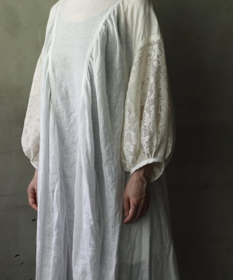 cavane キャヴァネ / Dress with voluminous sleevesワンピース / ca-26082