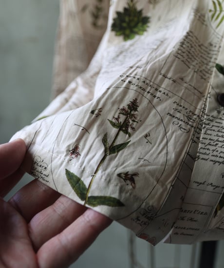 ALEKSANDR MANAMISアレクサンダーマナミ/ SLIT DETAIL WINTER HERBARIUM SHIRTシャツ / am-24029